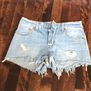 Levi 501 original shorts size 25 light wash
